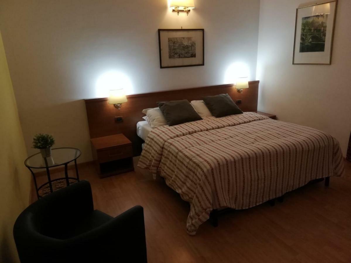 Domus Appia 154 B&B Roma Dış mekan fotoğraf